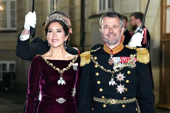 Il principe Federico e la moglie Mary (@detdanskekongehus, Instagram)