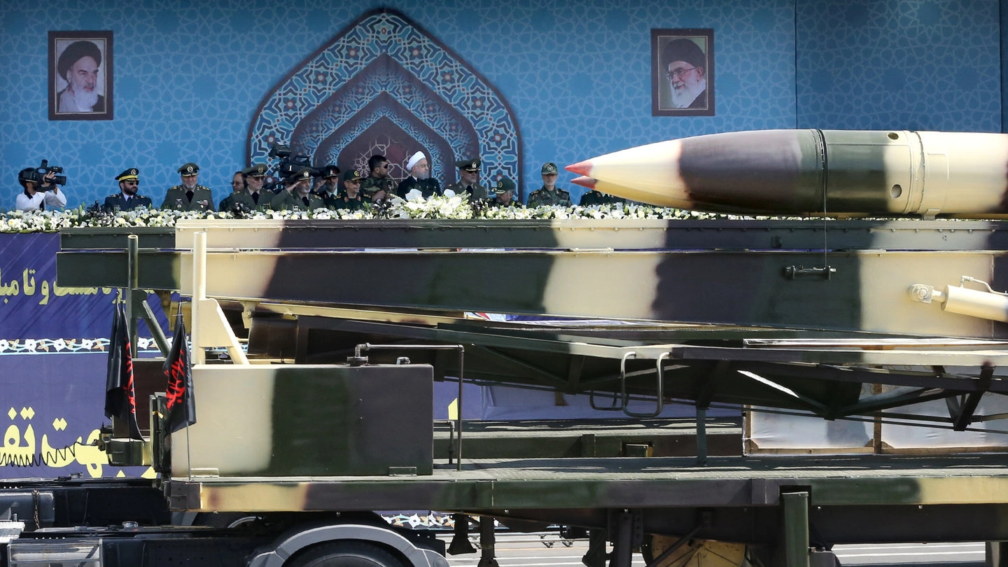 Il presidente iraniano Rohani durante la parata della 'Difesa Sacra' (Lapresse)