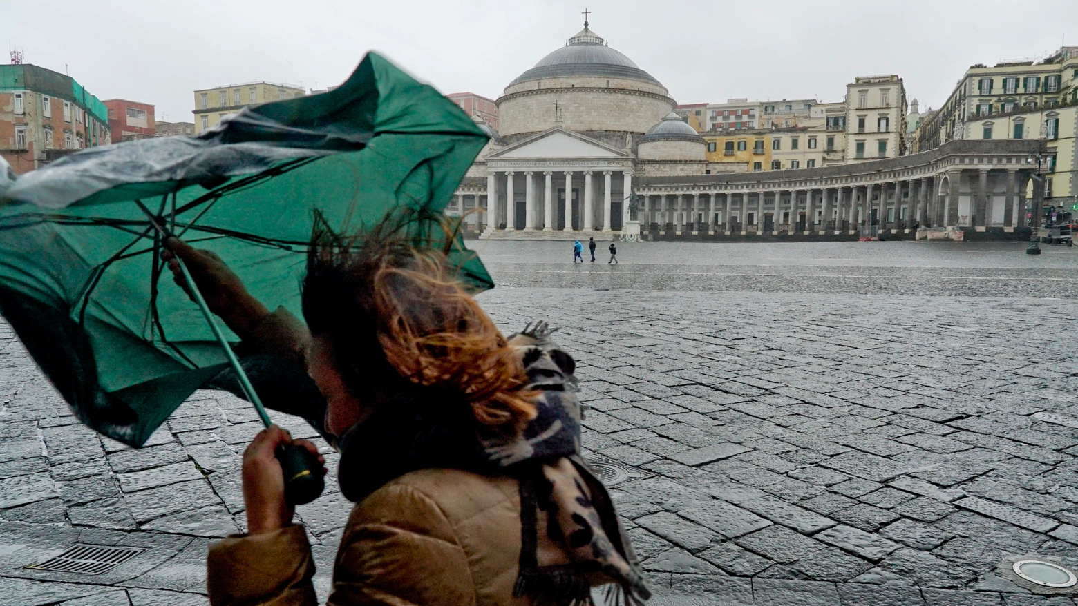 Maltempo: pioggia e vento a Napoli