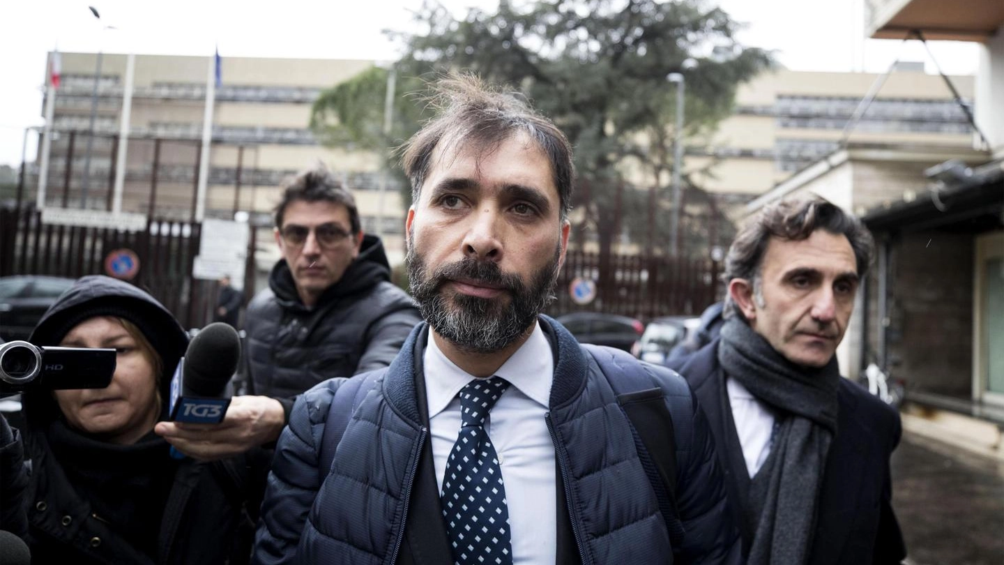 Raffaele Marra, ex braccio destro della sindaca Raggi esce dal tribunale di Roma (Ansa)
