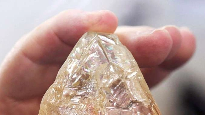 Il 'diamante della pace' venduto per 6,5 milioni di dollari (Ansa)