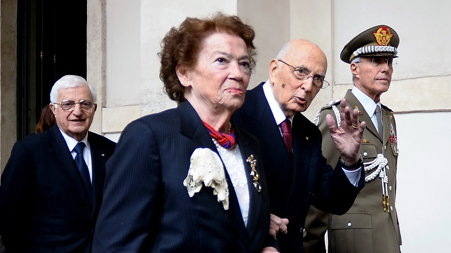 Giorgio Napolitano e la moglie Clio (Ansa)