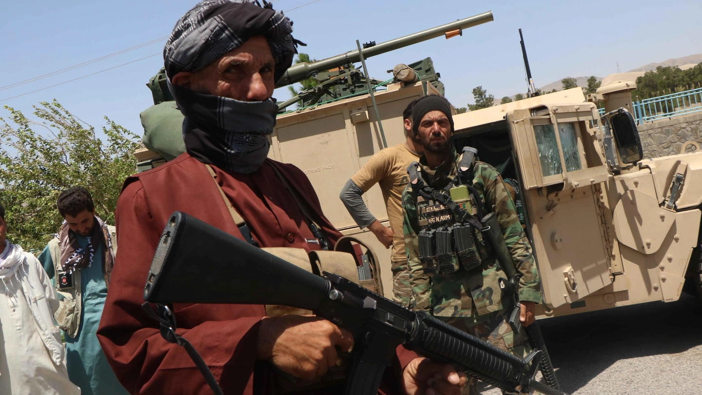 Guerra in Afghanistan: i talebani avanzano verso nord (Ansa)