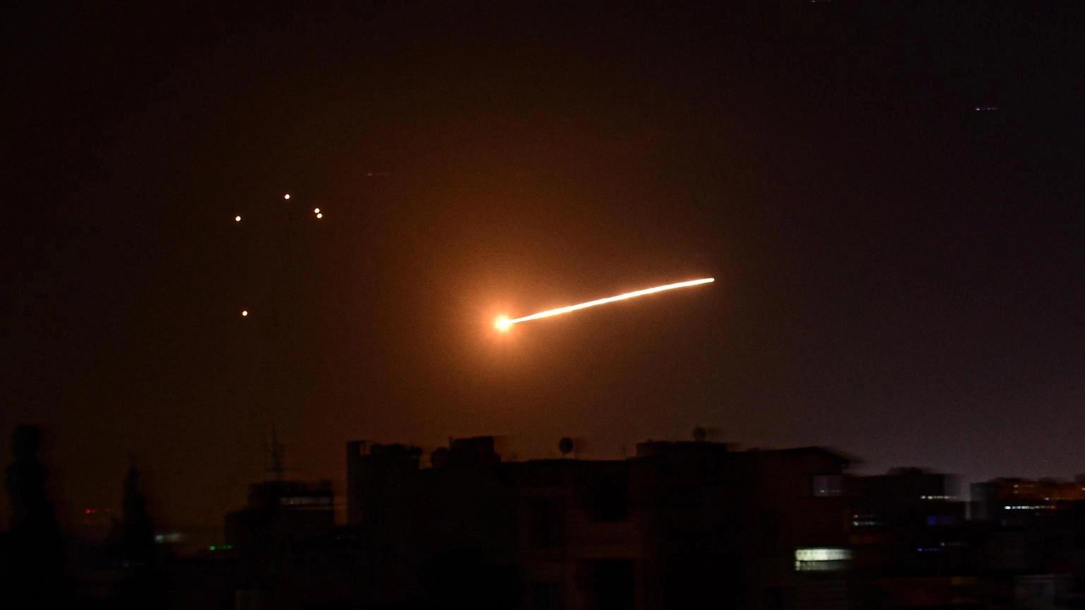Attacco drone contro una base americana in Siria, morti 5 curdi