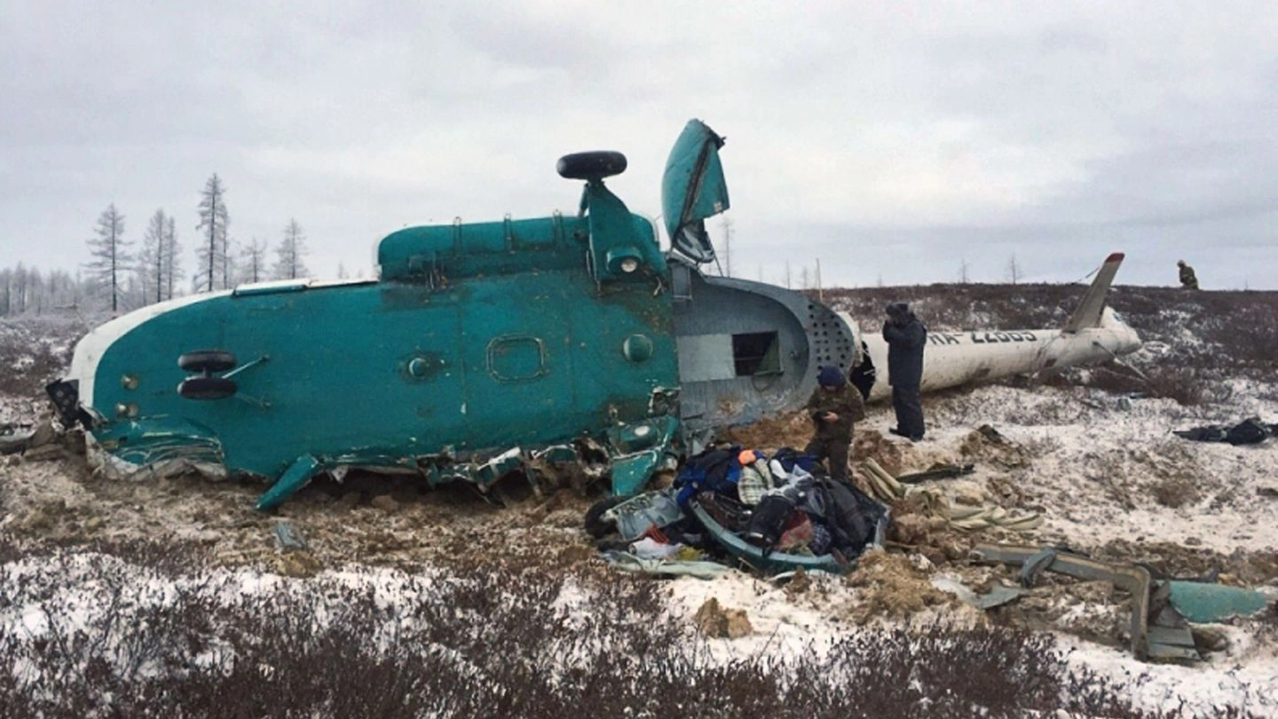L'elicottero russo che si è schiantato in Siberia (Afp)