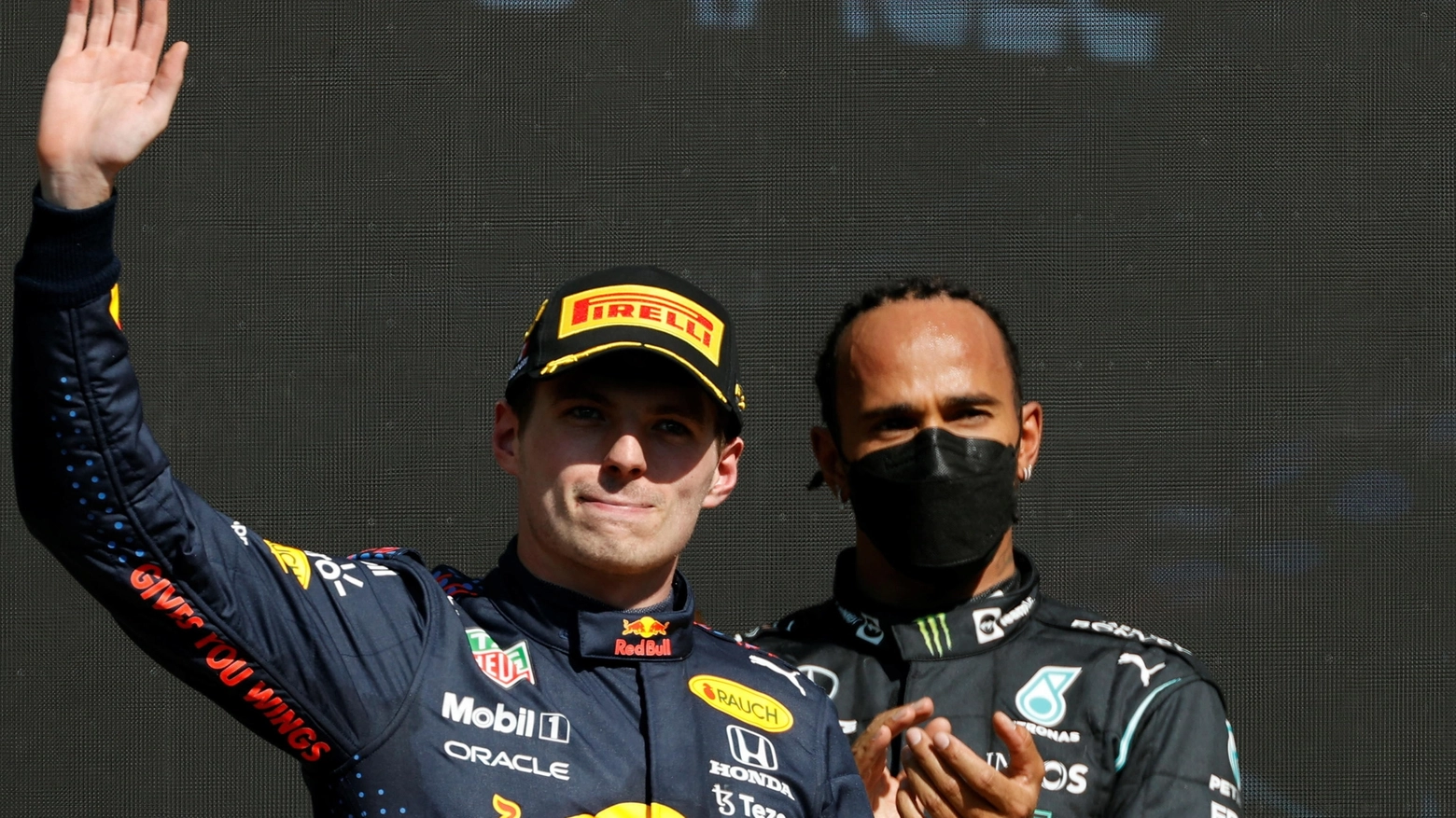 Max Verstappen e Lewis Hamilton (Ansa)