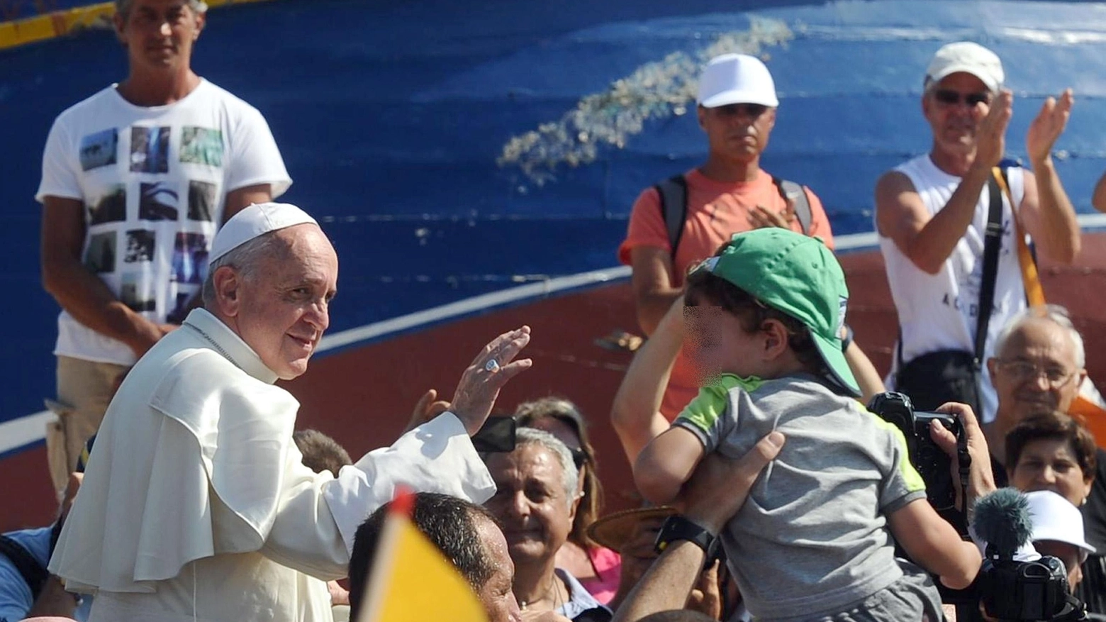Migranti, la visita di Papa Francesco a Lampedusa (Ansa)