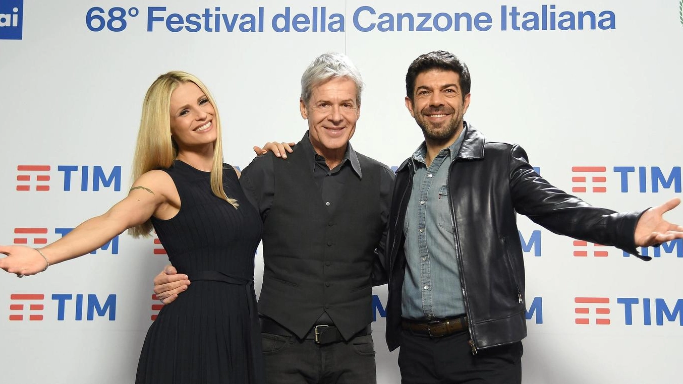 Sanremo 2018: Hunziker, Baglioni, Favino (foto Ansa)
