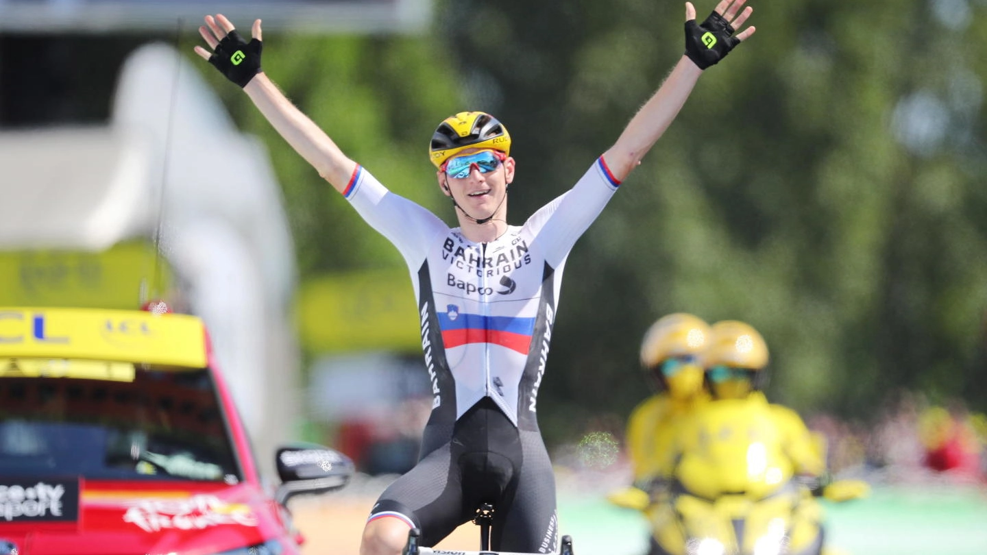 Matej Mohoric vince la tappa 19 del Tour de France 2021 (Ansa)