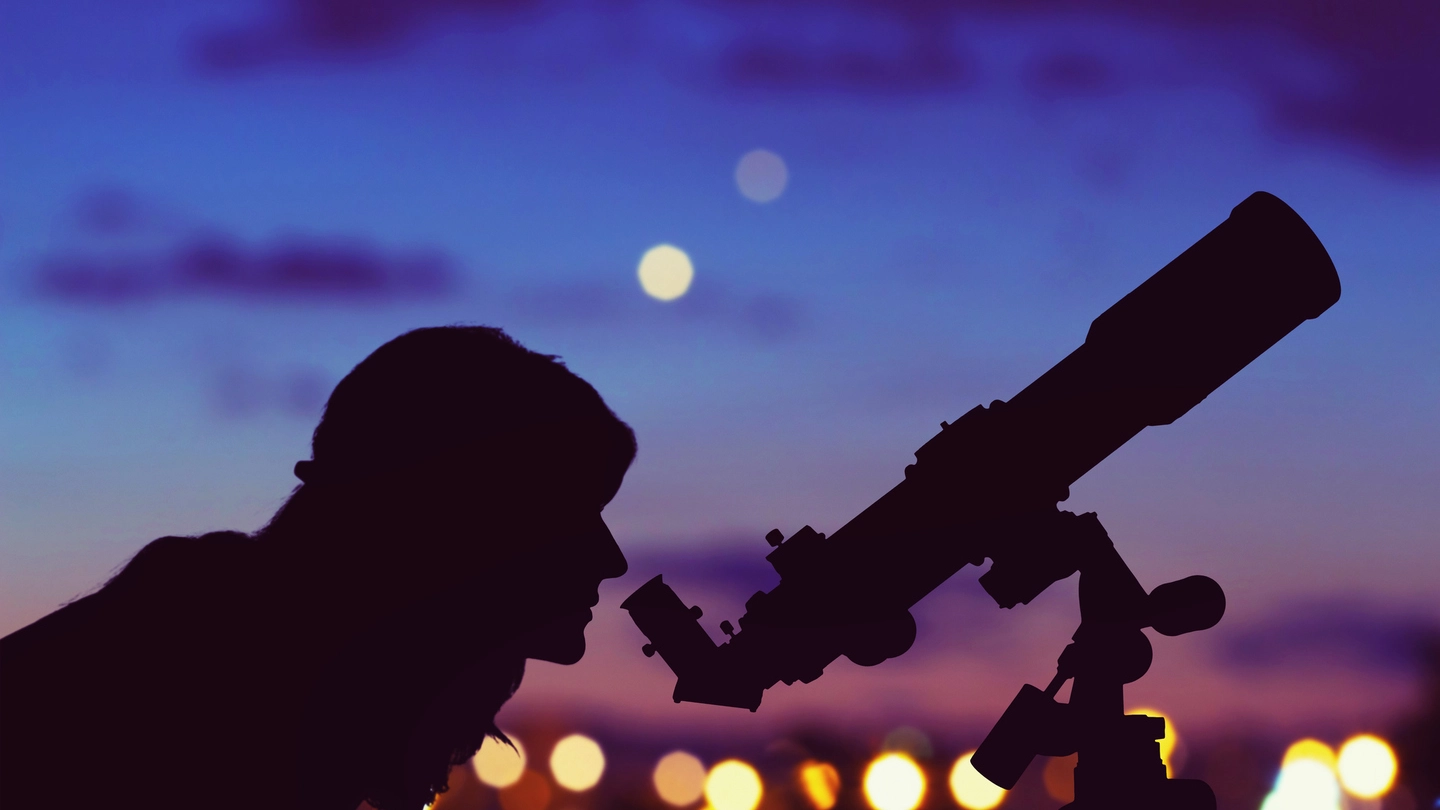 Un telescopio in una foto d'archivio (iStock)