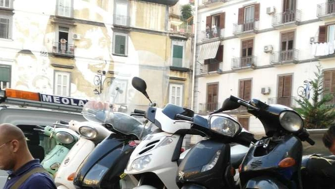 A Napoli caccia agli scooter dei clan