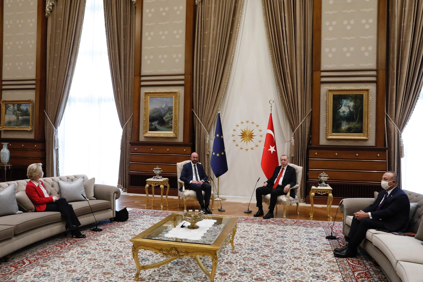Da sinistra: von der Leyen, Michel, Erdogan e Cavusoglu