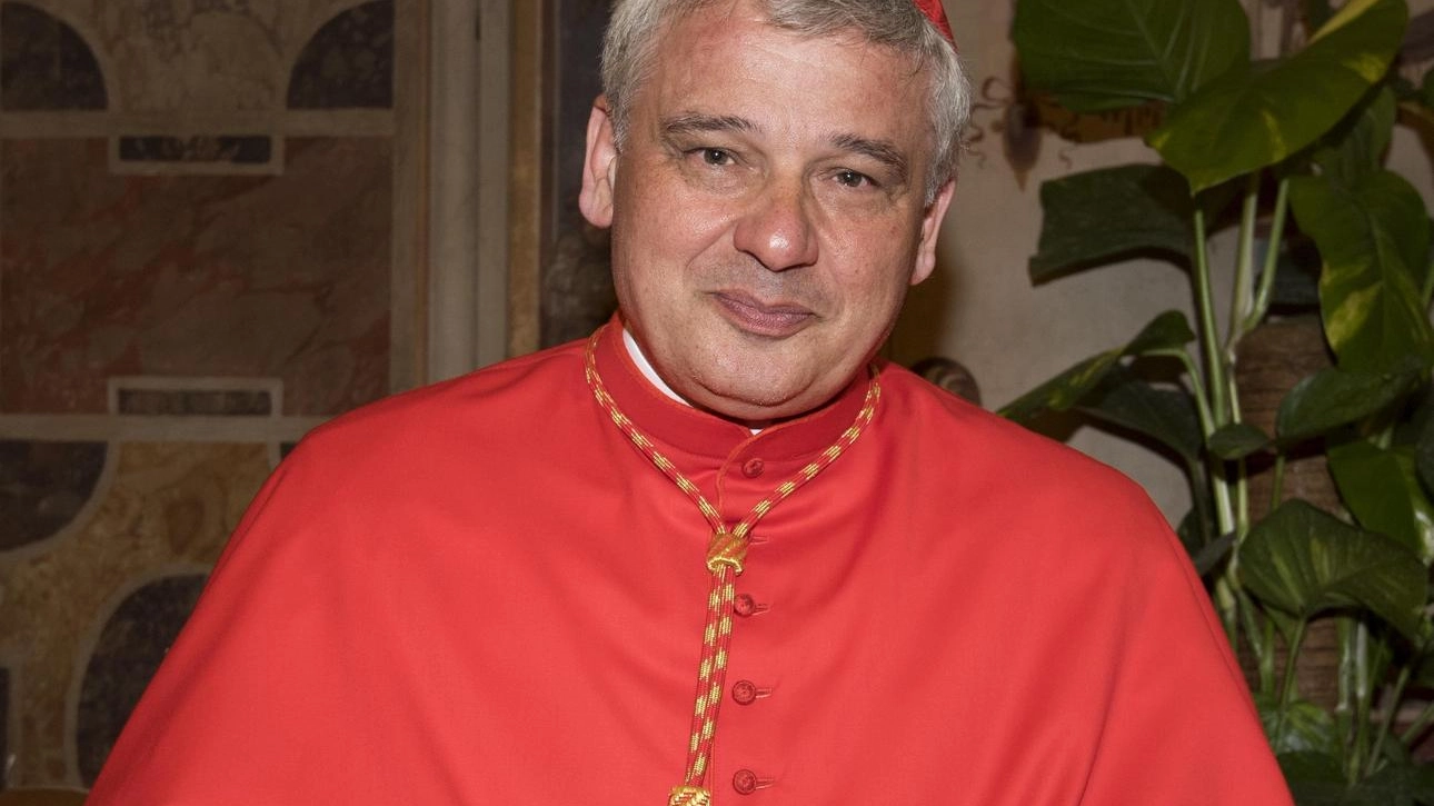 Il cardinale Krajewski, elemosiniere del Papa (Ansa)