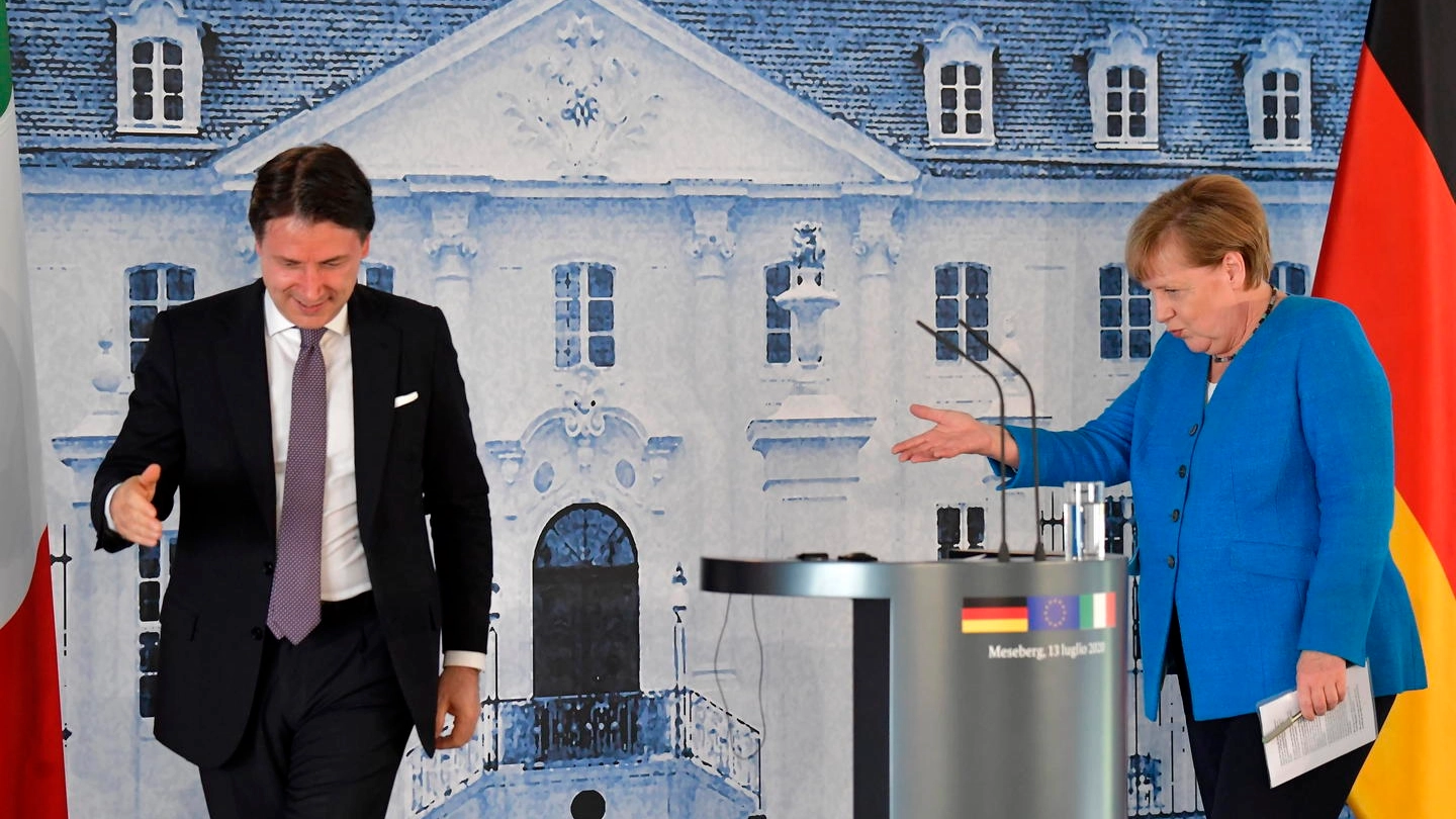 Giuseppe Conte e Angela Merkel (Ansa)