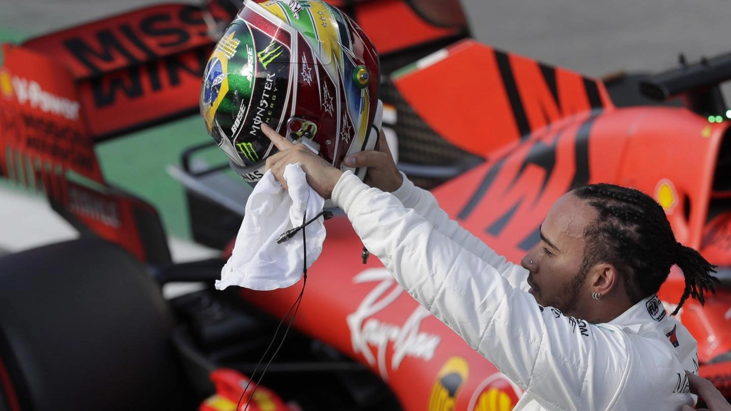 Lewis Hamilton fa gola alla Ferrari ? (Ansa)