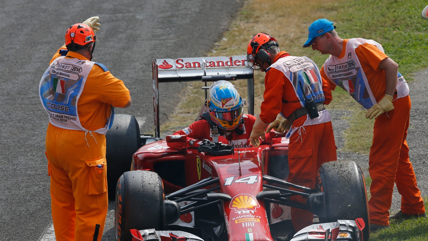 Alonso tradito dalla sua Ferrari a Monza (Ap)