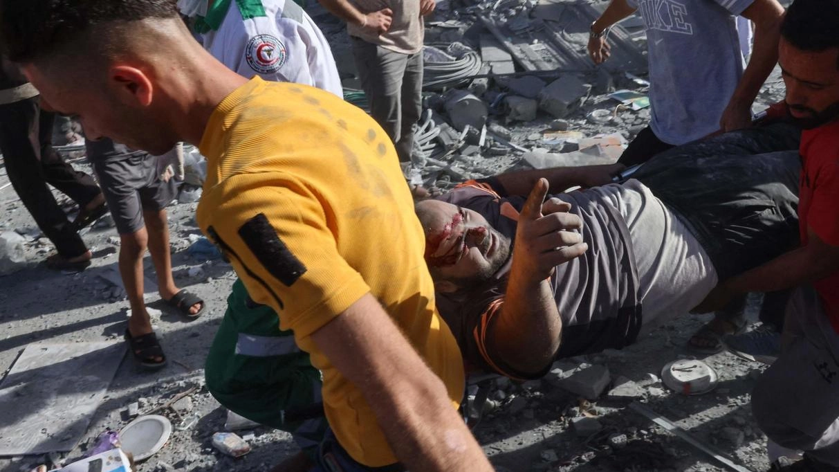 Prove di invasione. Blitz coi carri armati a Gaza. L’Europa cerca la mediazione:: "Pause e corridoi umanitari"