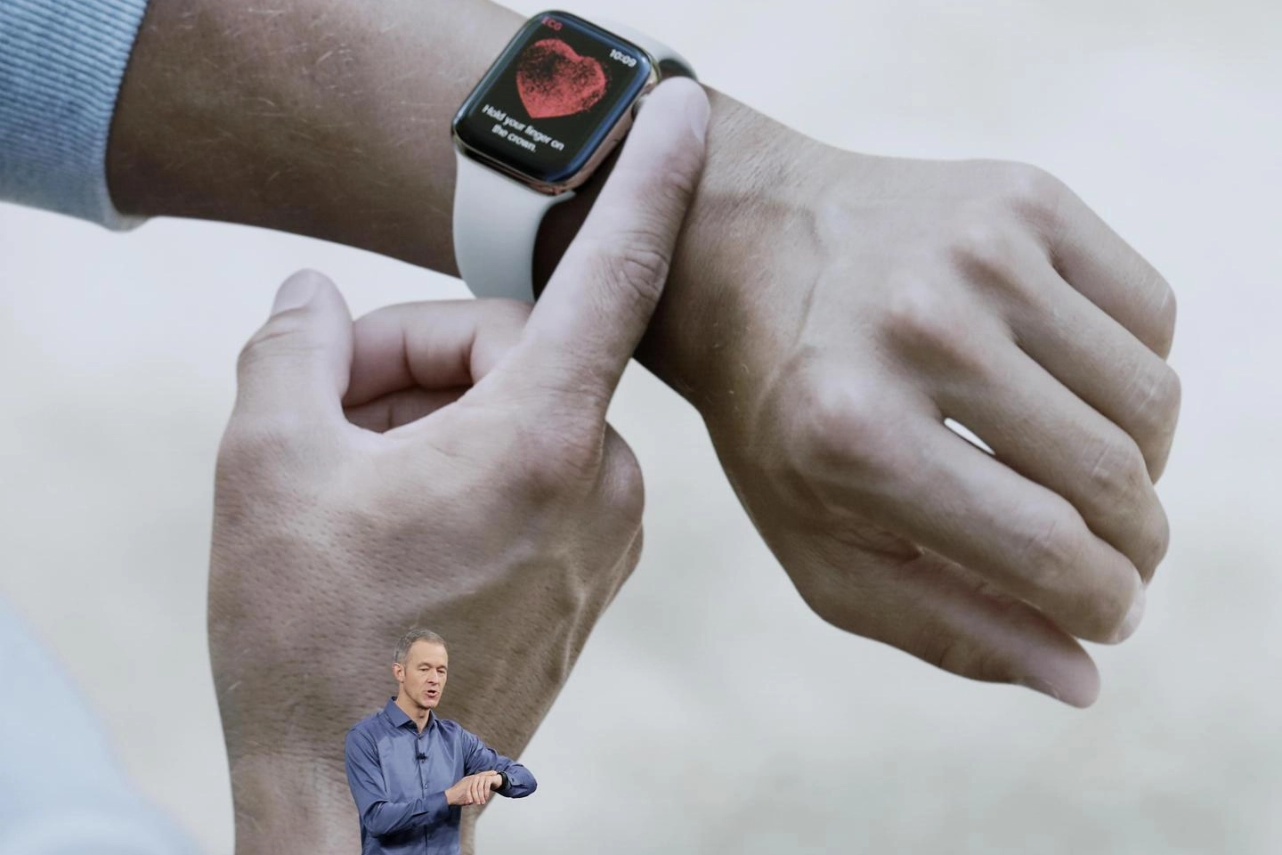 Il nuovo Apple Watch 'serie 4' (Ansa)