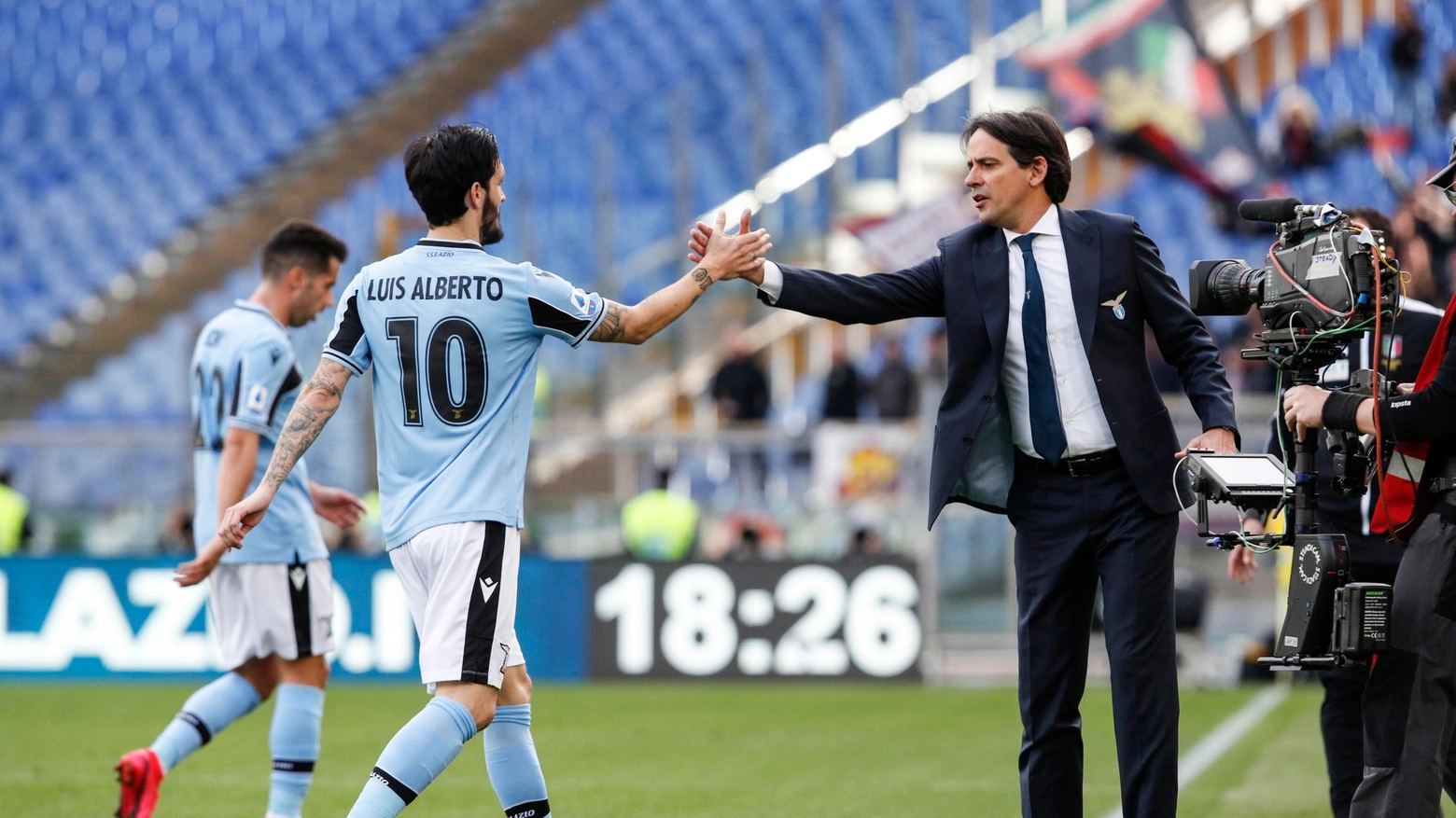 Il tecnico Simone Inzaghi insieme a Luis Alberto