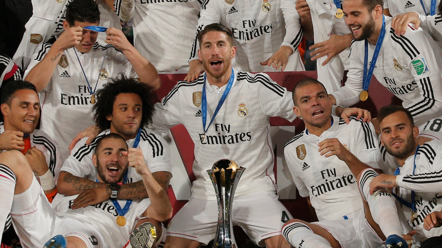 I giocatori del Real Madrid festeggiano la vittoria del mondiale (Ap)
