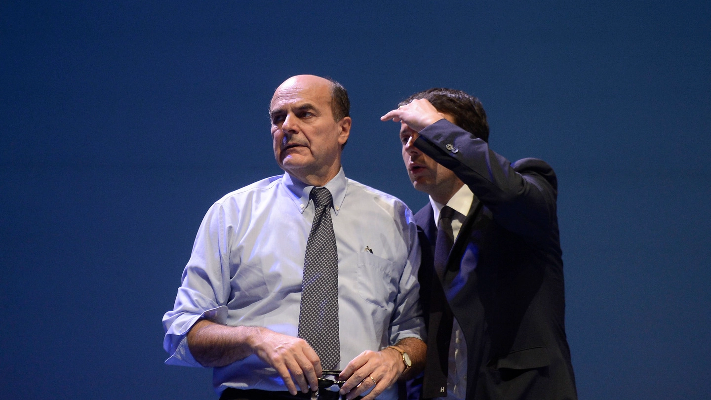 Pierluigi Bersani e Matteo Renzi (Imagoeconomica)