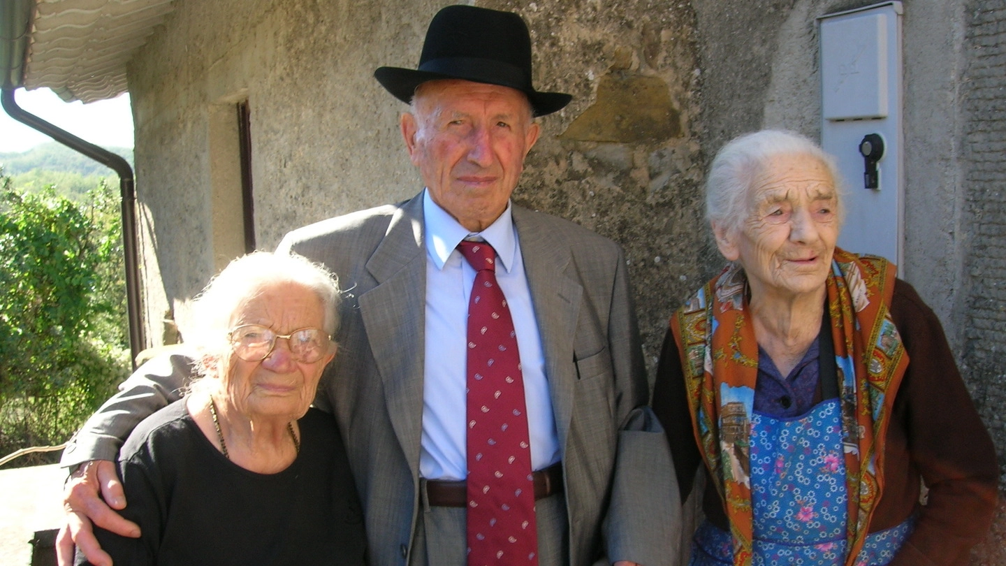 Agosto 2006: Dante incontra le altre centenarie Palmira Martinelli (ora 108 anni) e Natalina Landi, scomparsa