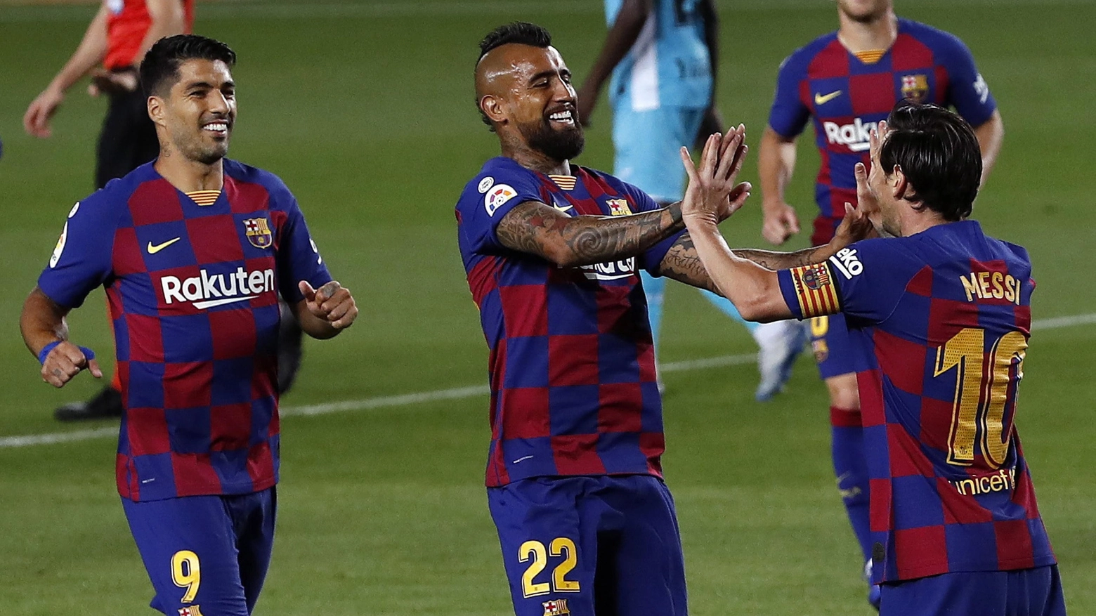 Esultanza Messi, Vidal e Suarez 