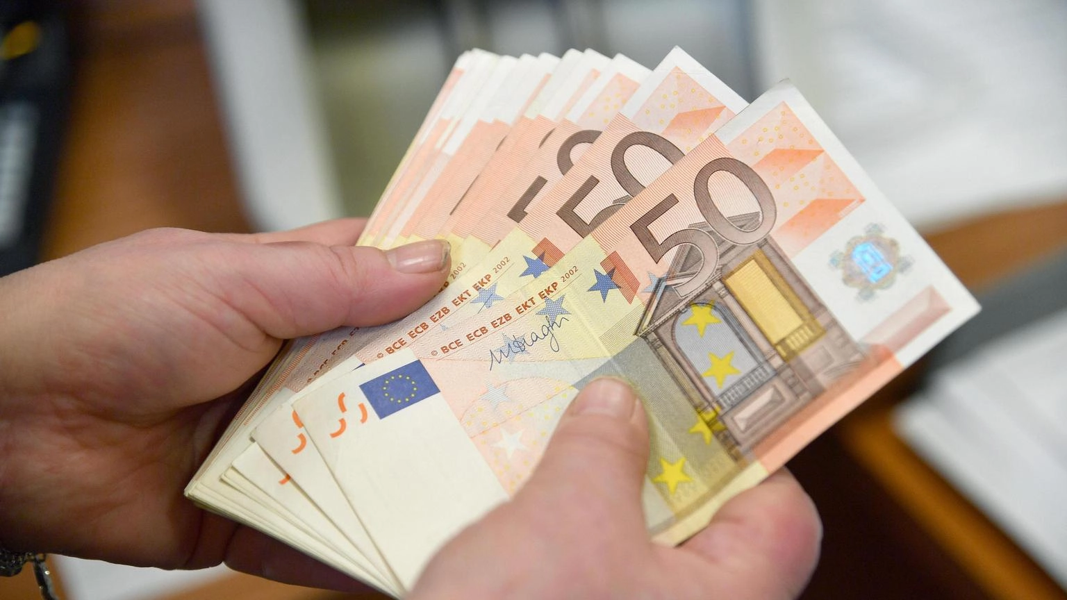 Bce, salgono gli euro contraffatti ma il numero resta basso