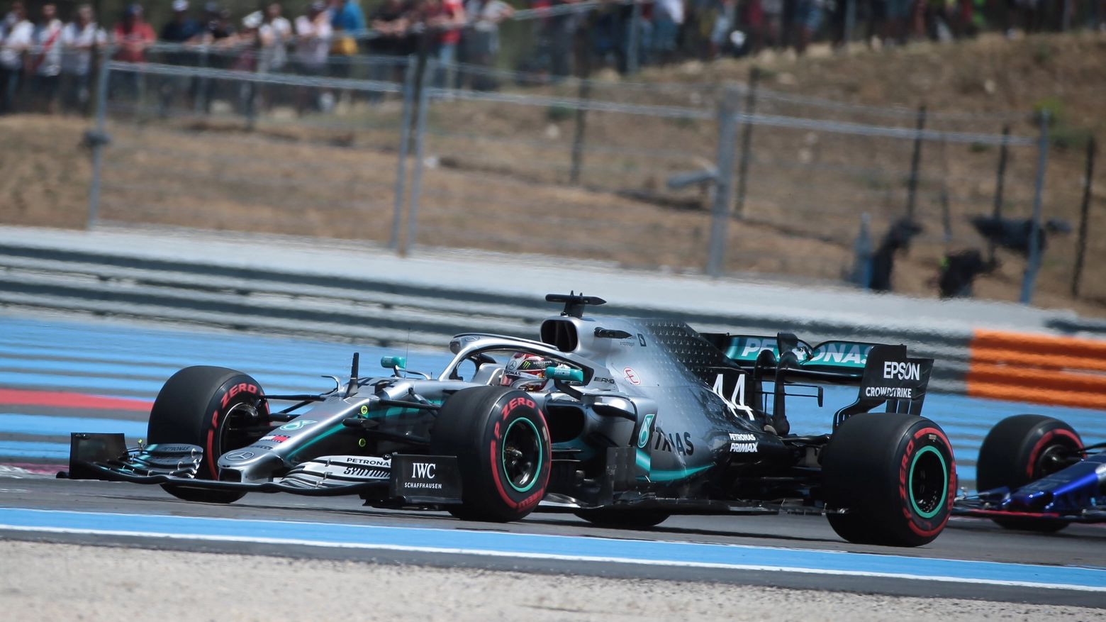 Lewis Hamilton, pole nel Gp di Francia