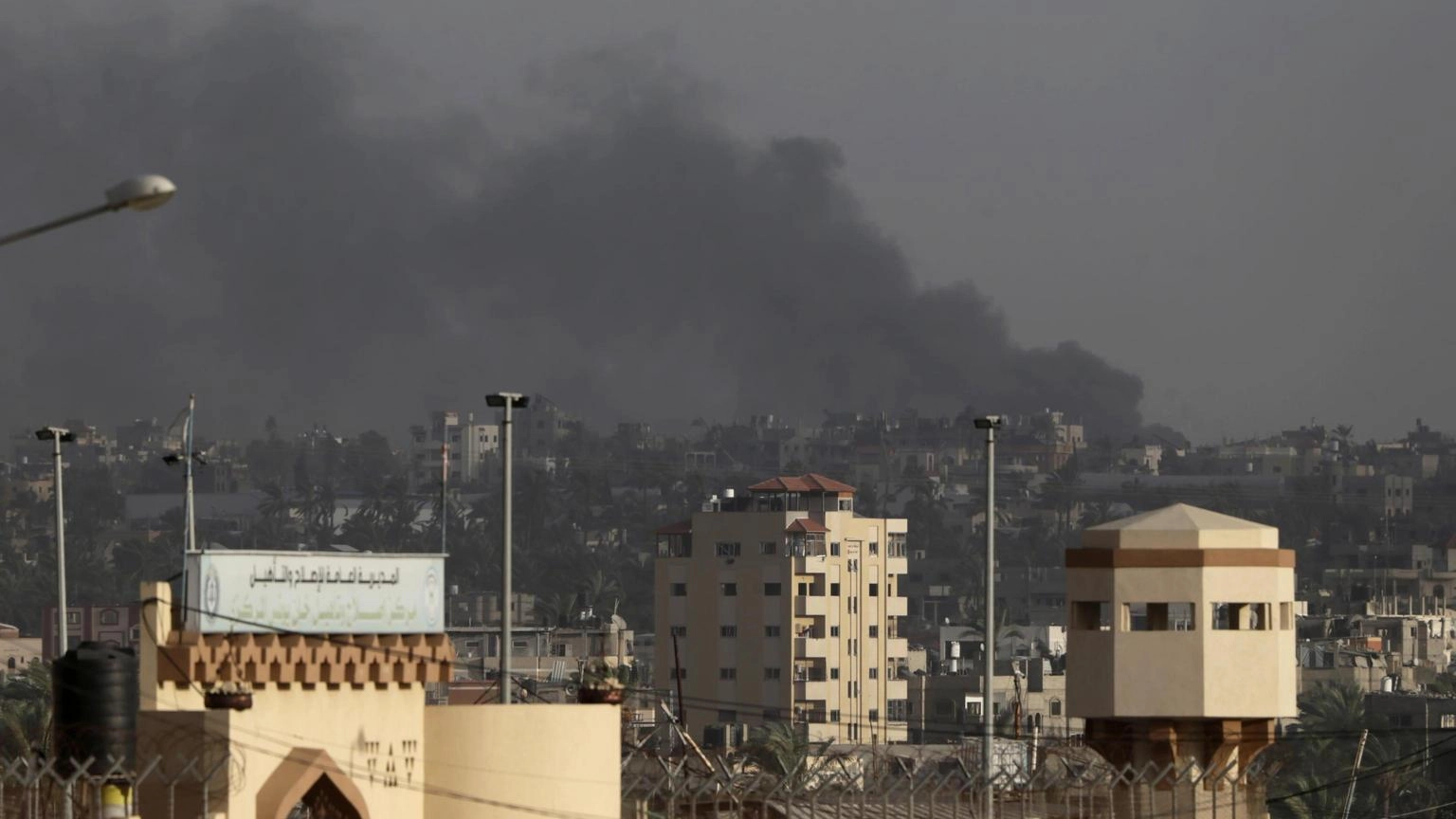 Sanità Gaza, almeno 60 morti in un attacco su al-Maghazi