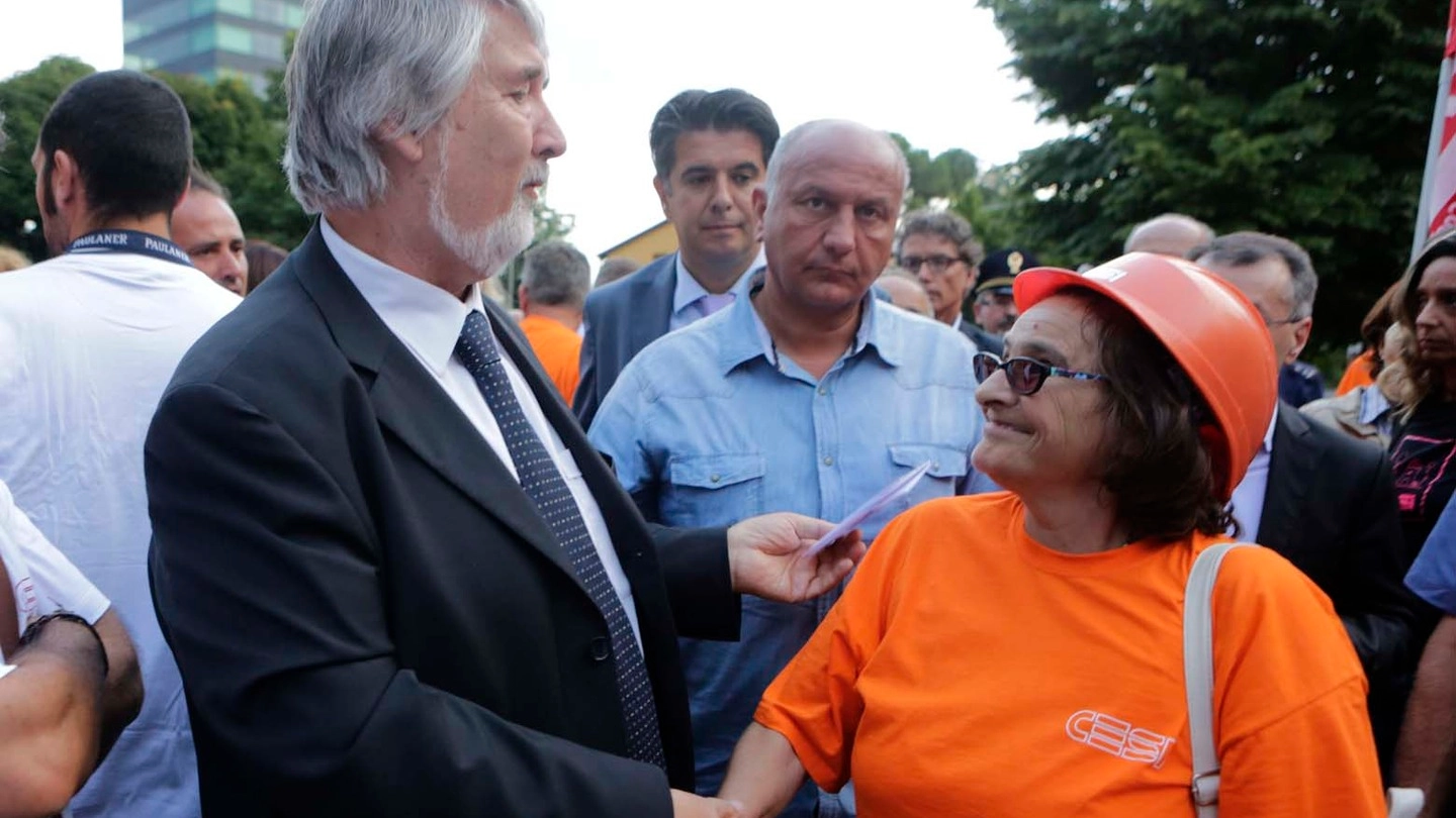 Imola (Bologna), il ministro Poletti incontra i lavoratori della Cesi (Foto Isolapress)