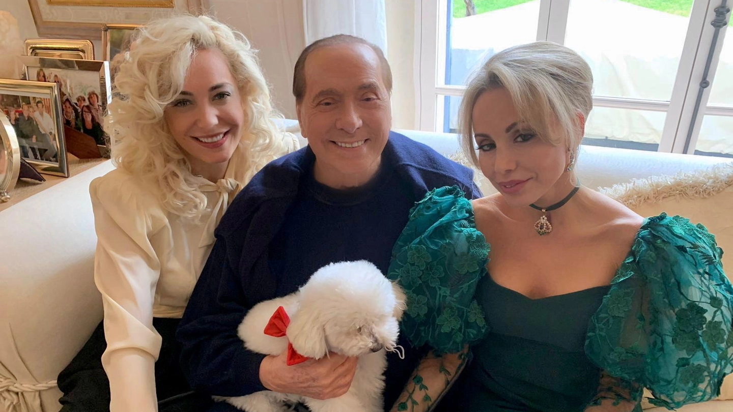 Silvio Berlusconi con la fidanzata Marta Fascina e la figlia Marina (ImagoE)