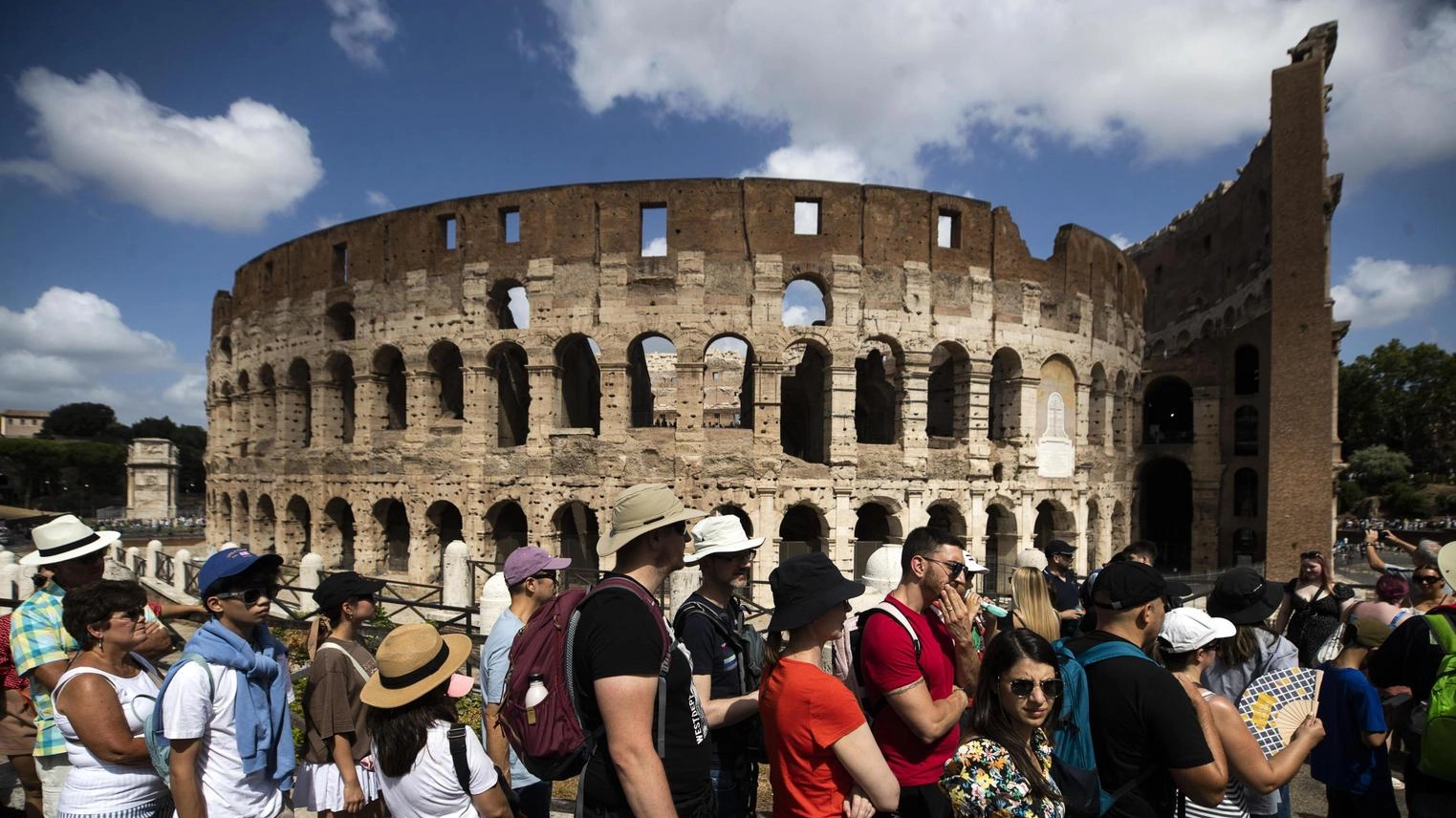 Topi al Colosseo, scatta la derattizzazione