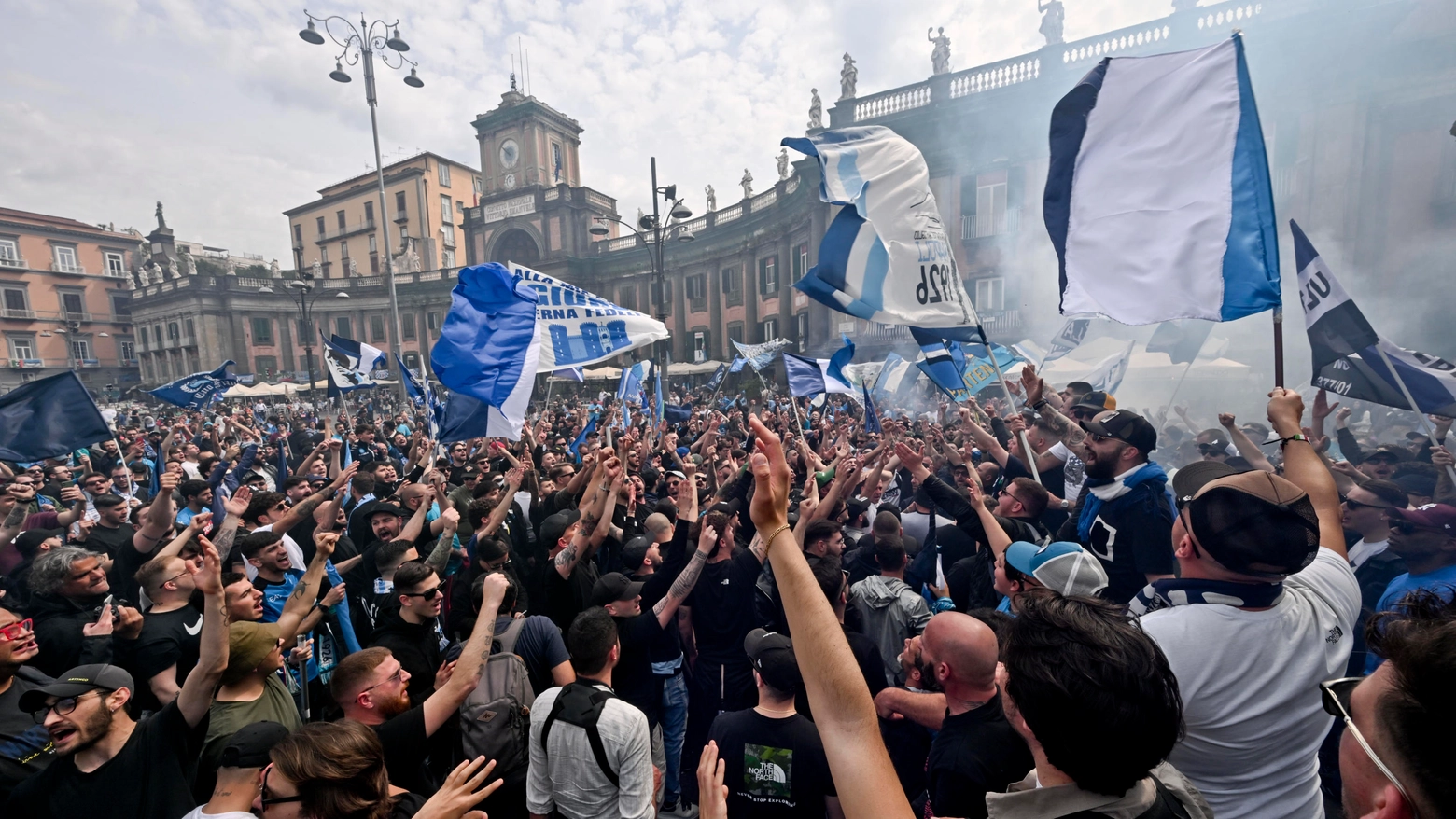 Festa scudetto: migliaia di tifosi nelle piazze di Napoli