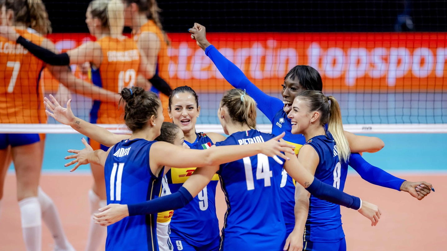 Mondiali volley: l'esultanza delle azzurre durante il match contro l'Olanda (Ansa)