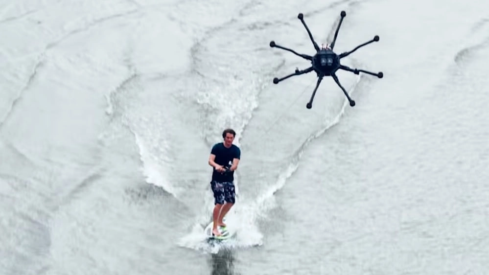 Il drone di Freefly per surfare anche senza onde - foto Freefly