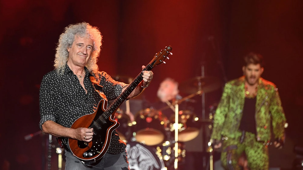 Brian May dal vivo insieme ai Queen (febbraio 2020)