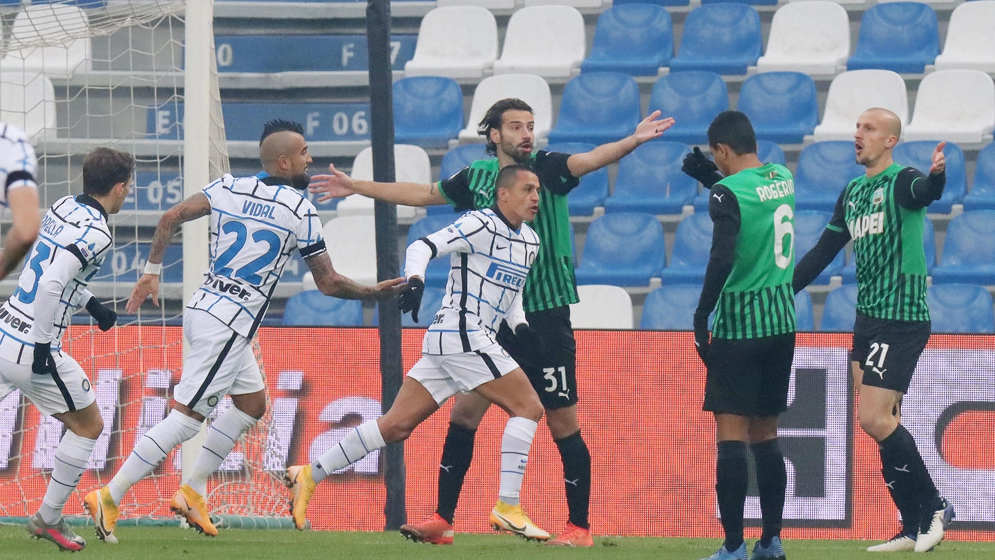 Sanchez in gol contro il Sassuolo (Ansa) 