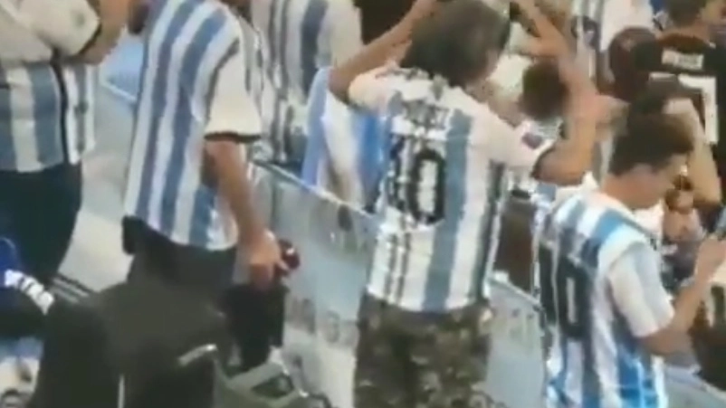 Il tifoso che si alzato dalla carrozzina per celebrare l'Argentina