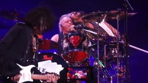 Steven Tyler e Joey Kramer, davanti c'è Joe Perry. Aerosmith 
