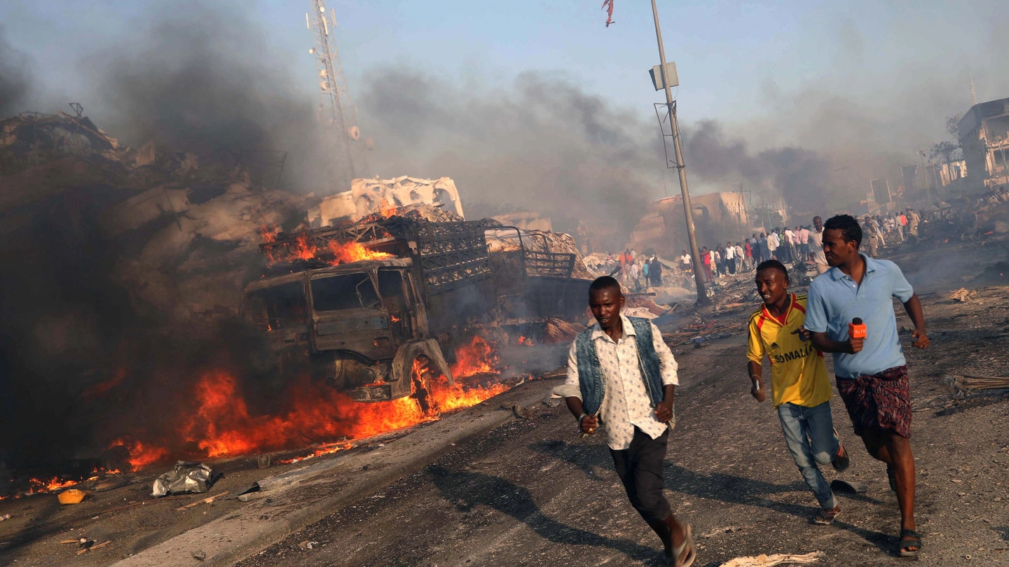 Attacco con camion-bomba a Mogadiscio (Reuters)