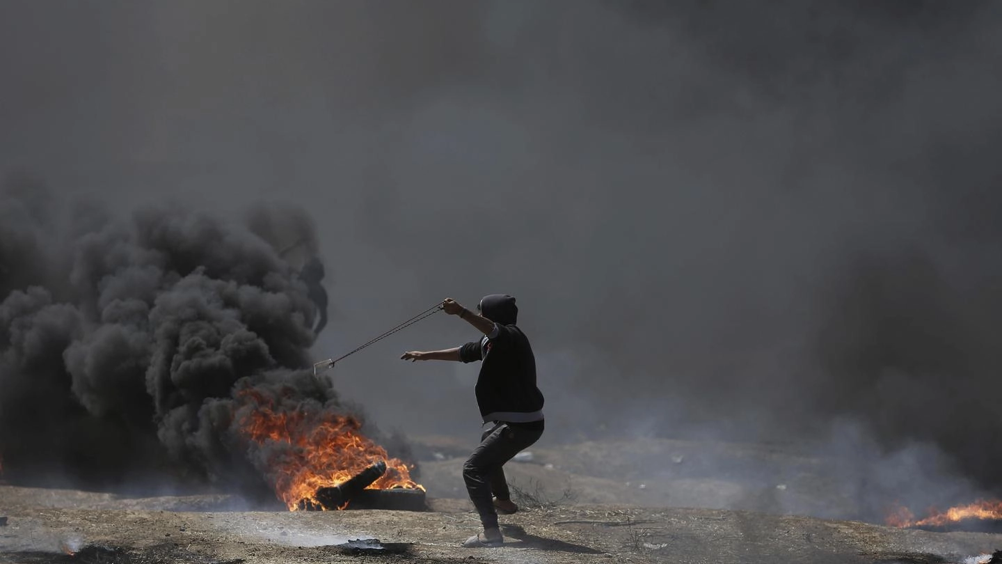Violenti scontri a Gaza (Ansa)