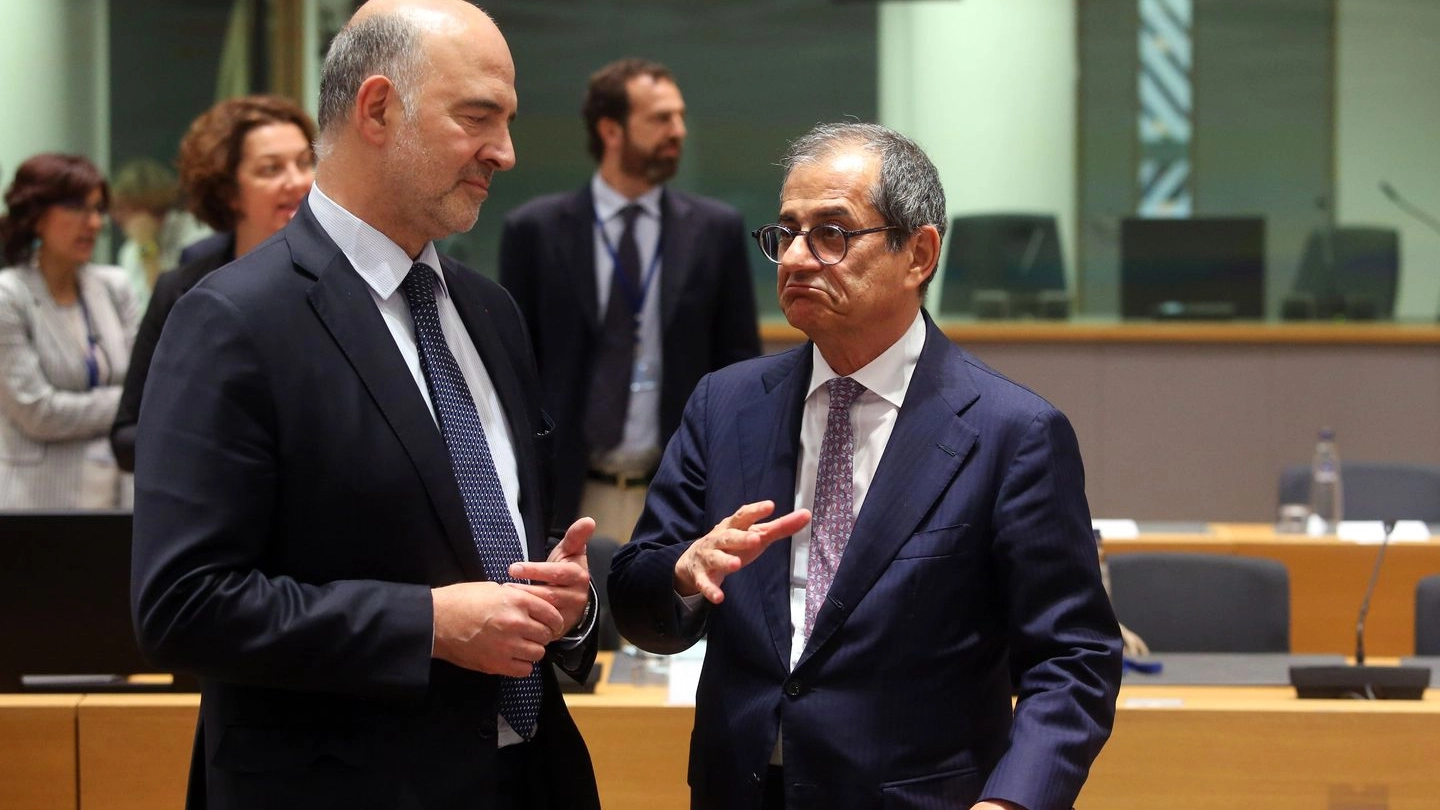 Pierre Moscovici (sx) e Giovanni Tria (LaPresse)
