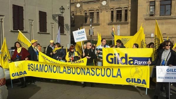 Insegnanti in piazza a Firenze contro la riforma Renzi-Giannini (Twitter)