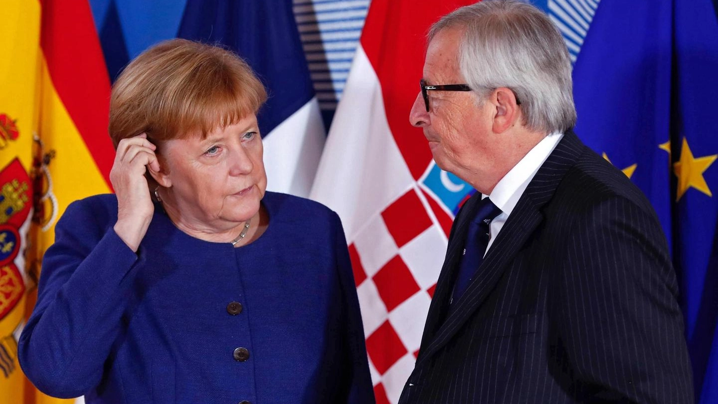  Angela Merkel e Jean-Claude Juncker (Ansa)