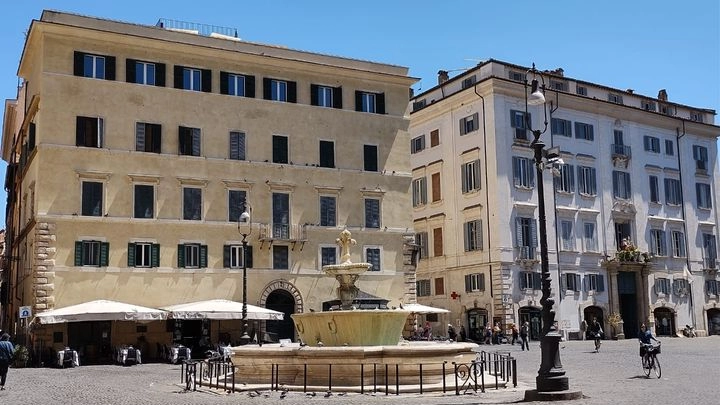 piazza Farnese a Roma