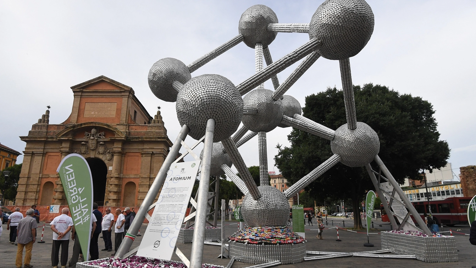 La copia dell’Atomium di Bruxelles in piazza XX Settembre (foto Schicchi)