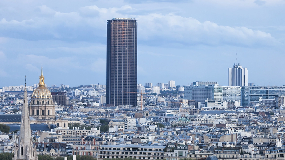 La Tour Montparnasse di Parigi, eletto edificio più brutto d'Europa