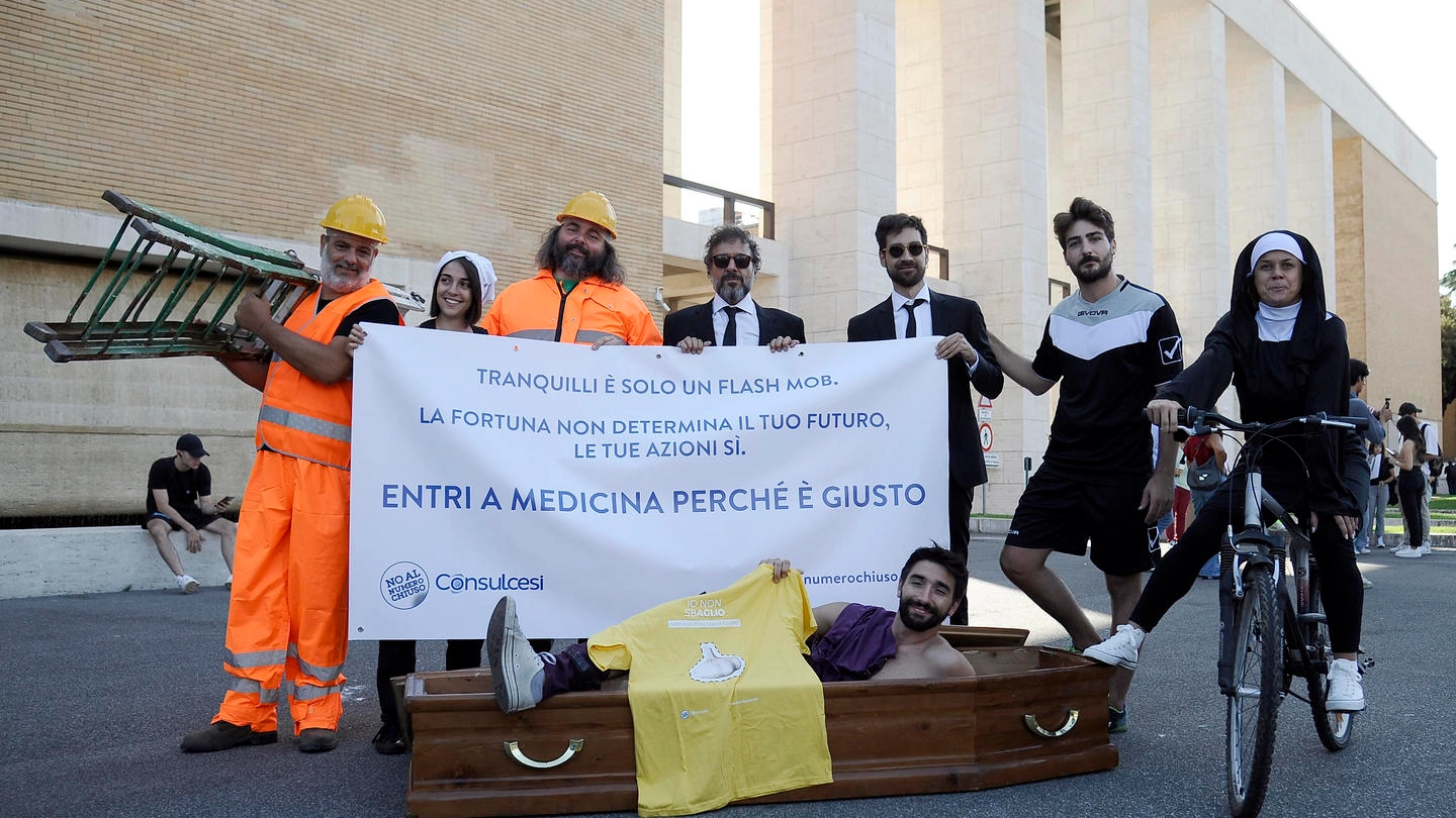 Flash mob Consulcesi ai test di Medicina a Roma 