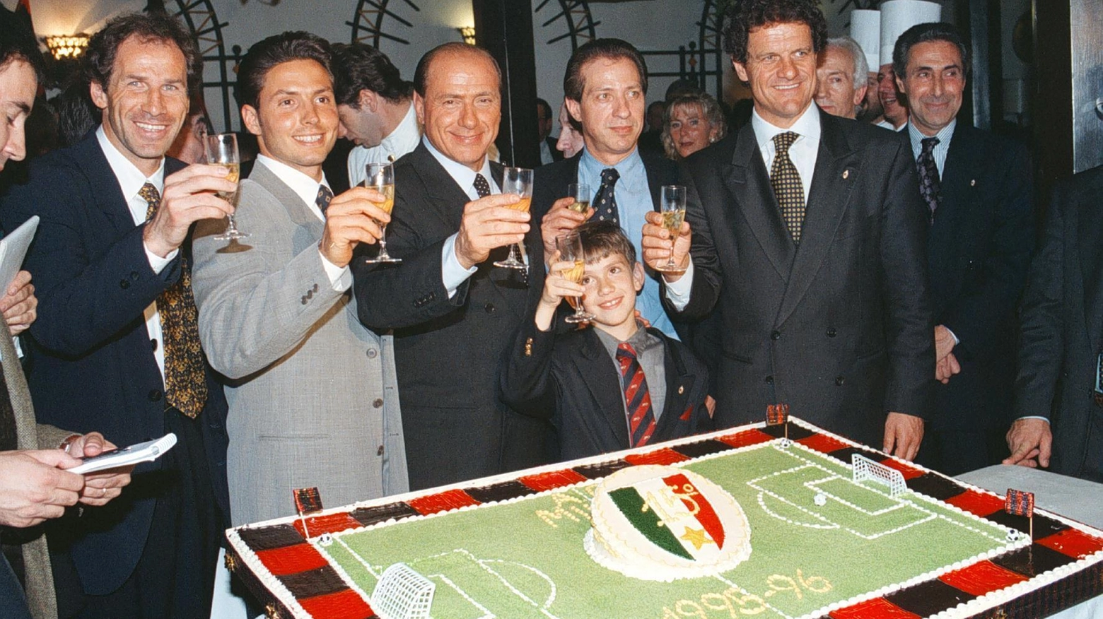 Berlusconi e il Milan: foto di famiglia (con Capello e Baresi) datata 1996 - Ansa